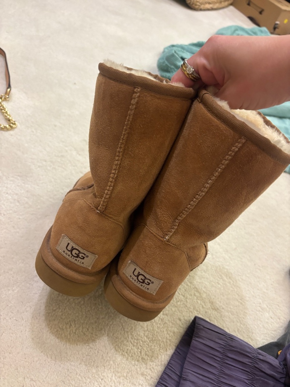 UGG Classic Short Boots - Chestnut Suede